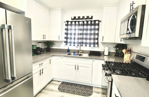 Mojave House | 3Bed 2Bath Home Central Mojave with King bed, WiFi, Remote and Contract workers