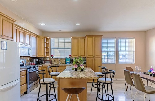 National City House | 3BR/2.5Bth Spacious, Garage 9 Mins to SD Downtown