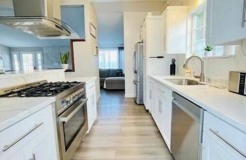 Serra Mesa House | 3BR 2 bth Snap Dragon Stadium view w/game room & hot tub 15 mins from the beach