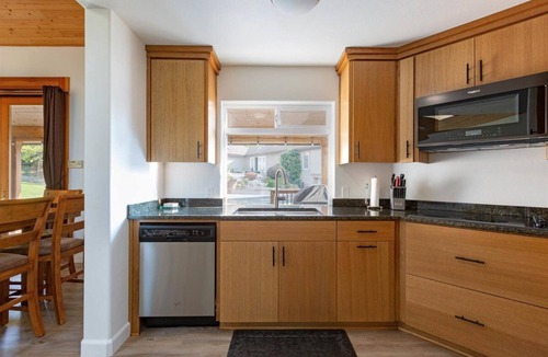 Arroyo Grande House | 3BR/4 Beds Resort Feel w/Pool, Spa, & Backyard. 5 Mins to Beach. Pet-Friendly!