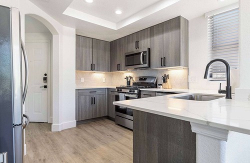 Desert Paradise Estates Apartment | 3BR CozySuites at Kierland Commons with pool #14