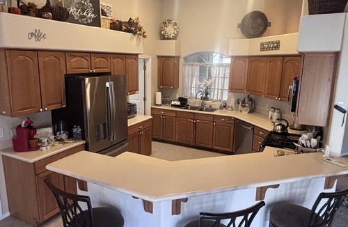 Kingman House | 3BR family retreat for adventure: golf, hiking, historic Route 66 & Grand Canyon
