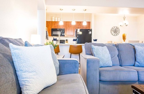 Parkwood Ranch Condo | 3BR Mesa Condo w Pool, Hot Tub, Gym, Patio, Parking!