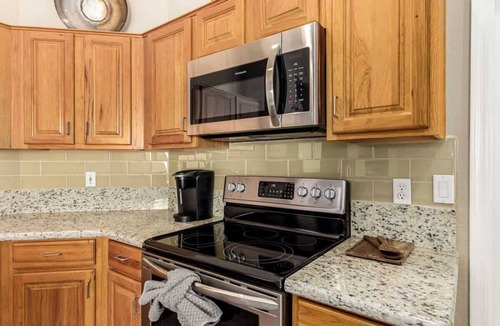 North Scottsdale House | 3BR Stay w/Heated Pool, Spa, Gym & Grill Access