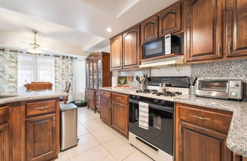 Silverado Ranch House | 3BR Vegas Home Jacuzzi Suite BBQ Pet Friendly