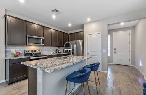 Surprise House | 3BR w/King Bed | Sleeps 8 in Surprise