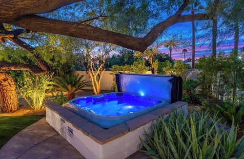 Cactus Acres Villa | 3Million$ LuxWaterSlide Getaway*PickleBall*Golf*