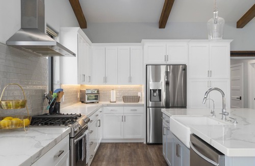Atascadero House | 4.5 Acre Farmhouse in Wine Country w/Hot Tub