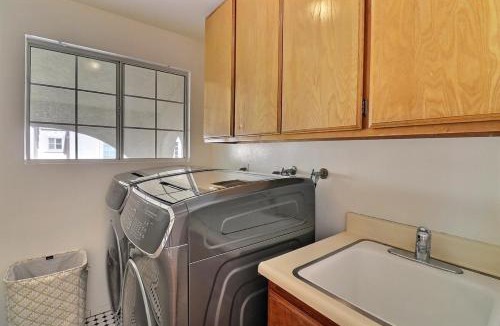 Monterey Park Villa | 4 Bed 3 Bath Bungalow in Chinese District, Los Angeles - Convenient Transportation - Disney - Universal Studios - Walk of Fame - Beverly Hills - Koreatown - Food and Entertainment Hub