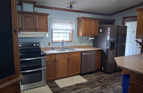 Wyandotte House | 4 bed 3 bath waterfront home on Grand Lake