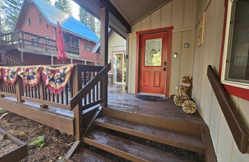 Donner Lake Woods House | 4 bedroom, 2 bath, sleeps 10 adults. West End Donner Lake.