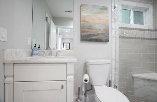 Orange House | 4 bedroom, 3 bathrooms Pool Home