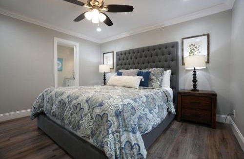 Orange House | 4 bedroom, 3 bathrooms Pool Home