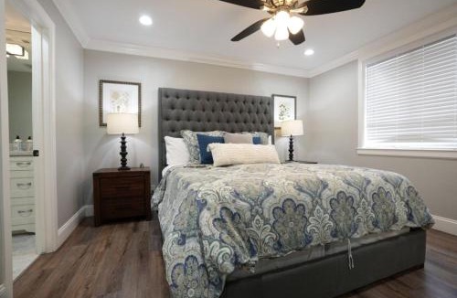 Orange House | 4 bedroom, 3 bathrooms Pool Home