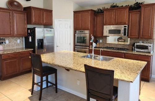 Henderson Apartment | 4 Bedroom 622578 by Houzlet