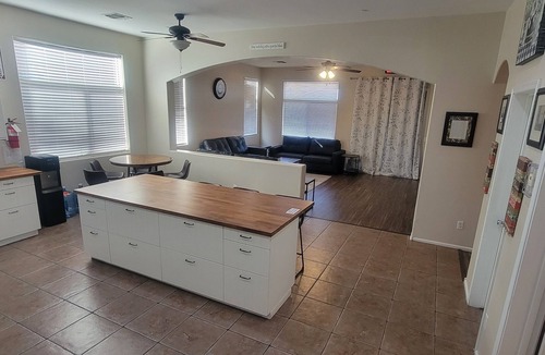 Florence House | 4-bedroom building in delightful Florence with cool AC, Relaxation backyard.