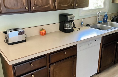 Roseburg House | 4 BEDROOM House across from River in Best Roseburg area!