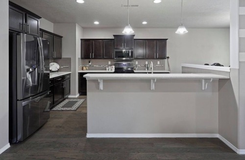 Larkspur House | 4-bedroom house in beautiful Bend with cool AC & king bed, 30 day minimum