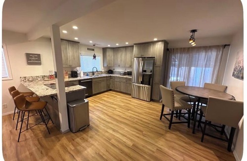 Redway House | 4-bedroom house in marvelous Redway with AC