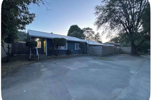 Redway House | 4-bedroom house in marvelous Redway with AC
