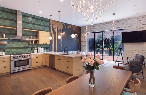 West Oakland House | 4-bedroom house Serene Garden Jacuzzi Garage Parking near San Francisco Berkeley