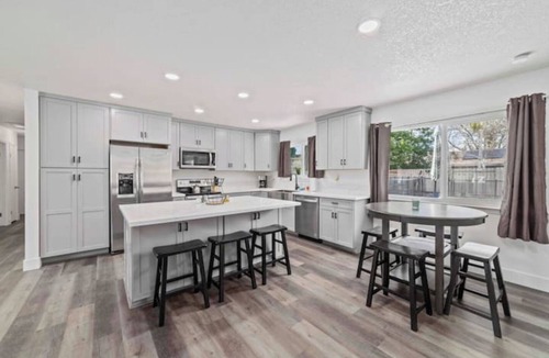 Yuba City House | 4-bedroom house w/4th room as private separate suite w/POOL