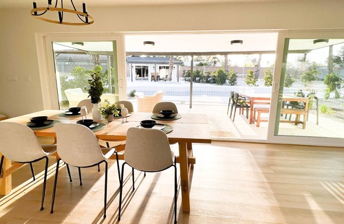 Paradise House | 4 Bedroom Lux Estate, just minutes from the strip!