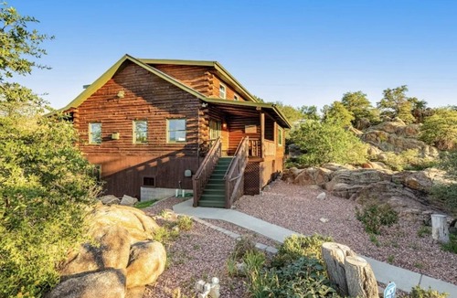 Prescott Cabin | 4 bedroom peaceful cabin with breathtaking views, walk to lake.