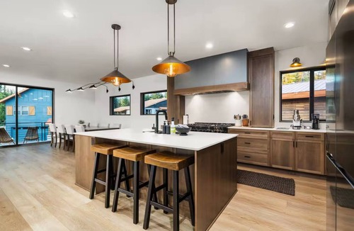 Government Camp Ski Chalet | 4-bedroom Ski Chalet in welcoming Government Camp with modern cozy vibes