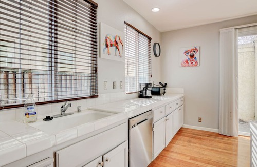 North Stonehurst House | 4 Bedrooms only 10 minutes from Oakland Airport, 27 minutes from nSan Francisco