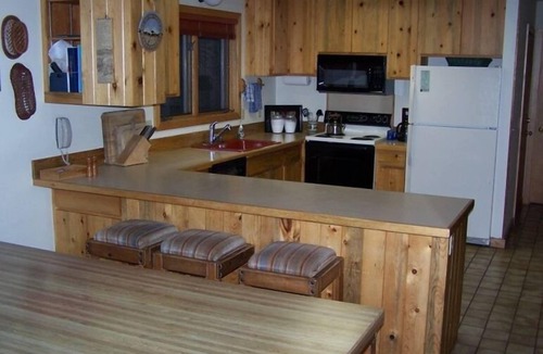 Black Butte Ranch House | 4 BR comfortable GM golf home - large lot on 12th fairway, private location