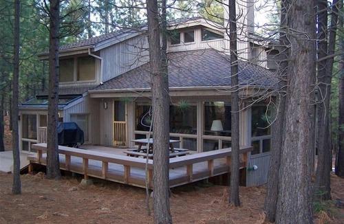Black Butte Ranch House | 4 BR comfortable GM golf home - large lot on 12th fairway, private location