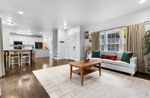 Santa Rosa House | 4 BR with pool & movie room Near Downtown, SMART Train & Hospitals