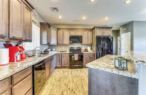 Safford House | 4 Mi to Roper Lake SP! High-Desert Basecamp
