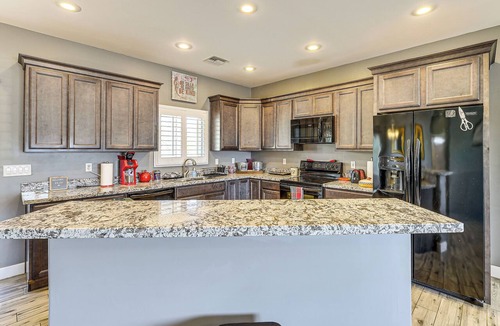 Safford House | 4 Mi to Roper Lake SP! High-Desert Basecamp