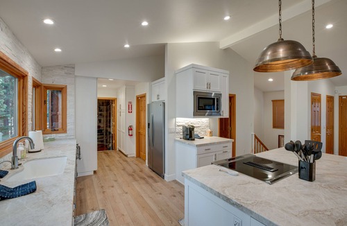 Tahoe Village House | 4 Mi to Slopes: Family-Friendly Stateline Home!
