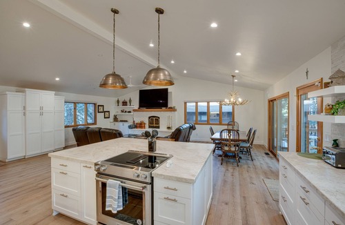 Tahoe Village House | 4 Mi to Slopes: Family-Friendly Stateline Home!
