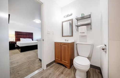 Hollywood District Hotel | 4 Pet-Friendly, Budget Rooms Close to Mt. Tabor Park