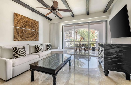 Zona Hotelera Hotel | 4 Relaxing King Suites w/Spa & Pool View – Near San José Estuary & Sanctuary