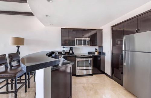 Zona Hotelera Hotel | 4 Relaxing King Suites w/Spa & Pool View – Near San José Estuary & Sanctuary