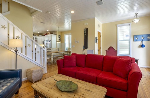Lincoln Beach Cottage | 4-Stories of pure Fun, HotTub, Bikes, Master wKing
