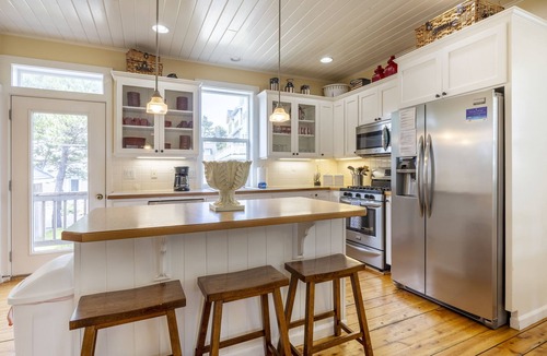 Lincoln Beach Cottage | 4-Stories of pure Fun, HotTub, Bikes, Master wKing