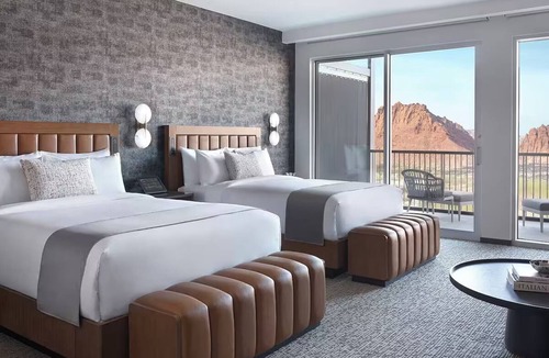 Ivins Hotel | 4 Vibrant Rooms w/Kitchen Ideal for Family Escapes Near Pioneer Park - 6.5 mi