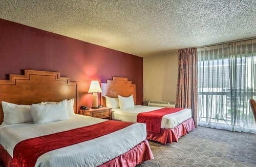 Laughlin House | 4 x Santa Fe Queen Non Smoking Rooms at Edgewater Casino Resort