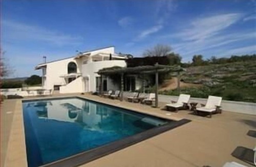 Soledad House | 40 Acres 5,000 Square Ft, $975/nt Sleeps 10-14 Pool, Vineyard, Views !