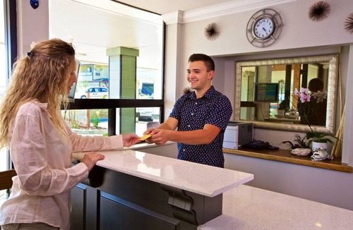 Morro Bay Hotel | 456 Embarcadero Inn & Suites