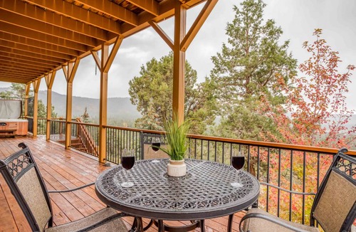 Castle Glen Estates Cabin | 466 m² Cabin ∙ 5 bedrooms ∙ 16 guests