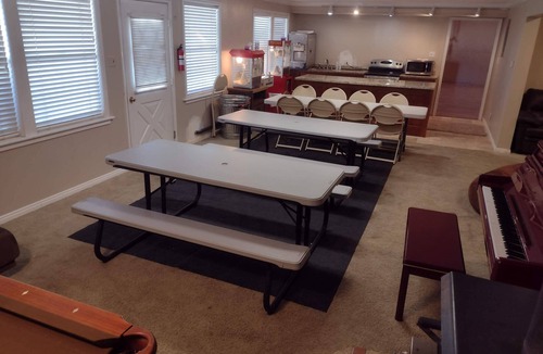 South Jordan House | 4B Miracle Lodge-Indoor Court-Stay&Play Together-Staycation/Reunions/Events/Ski