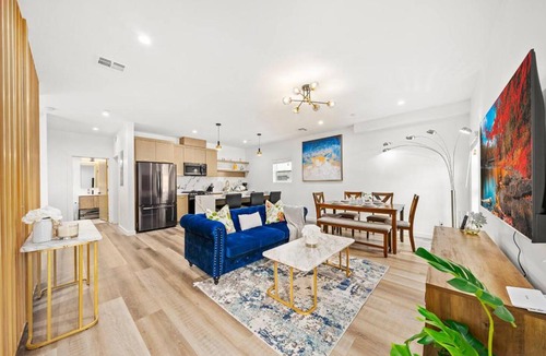 Rampart Village House | 4BR 4BA Home in Los Angeles With Parking Sleeps 12)