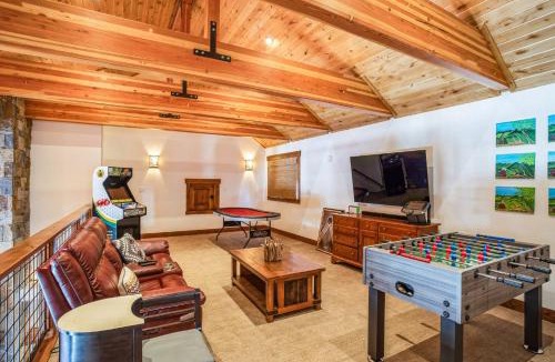 Truckee House | 4BR Cabin with Hot Tub – Ultimate Truckee Escape